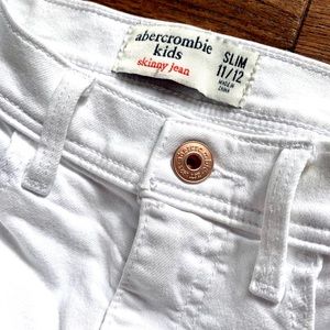 Abercrombie kids white distressed slim skinny jean